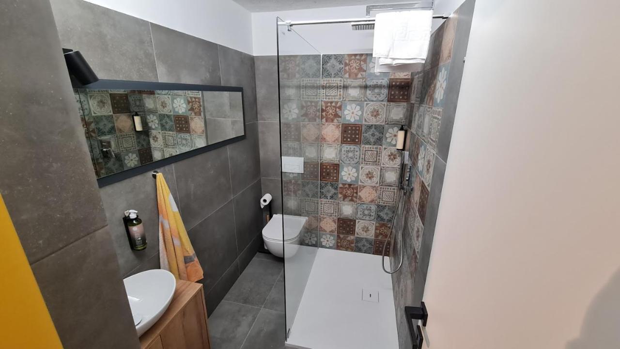 Apartamento Hisa Kapis With Hot Tube Koper Exterior foto