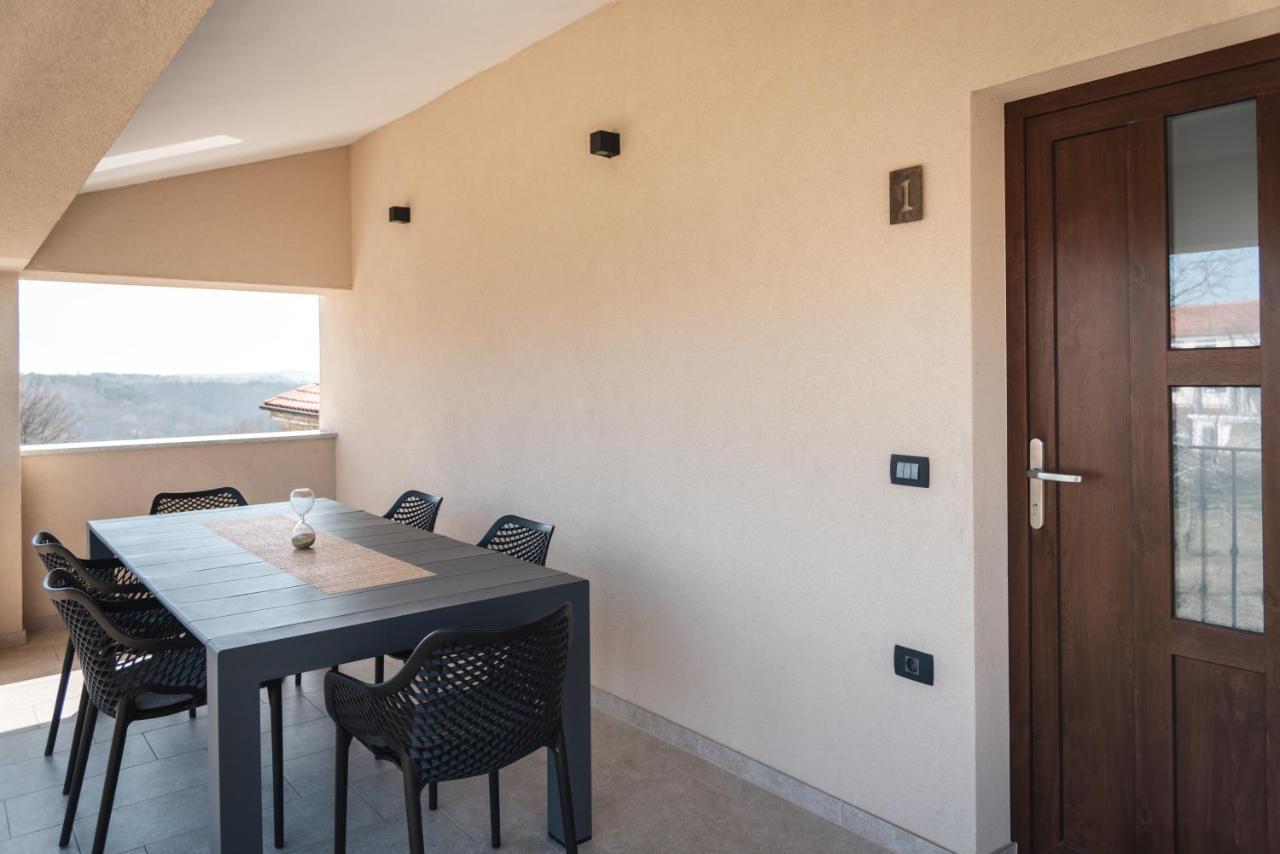 Apartamento Hisa Kapis With Hot Tube Koper Exterior foto