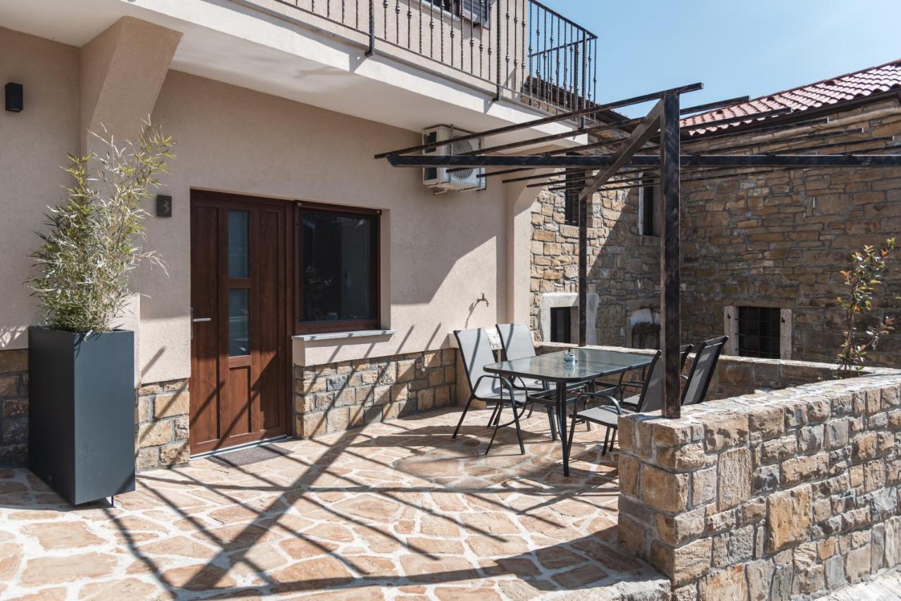 Apartamento Hisa Kapis With Hot Tube Koper Exterior foto