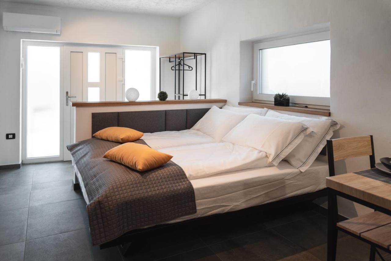 Apartamento Hisa Kapis With Hot Tube Koper Exterior foto