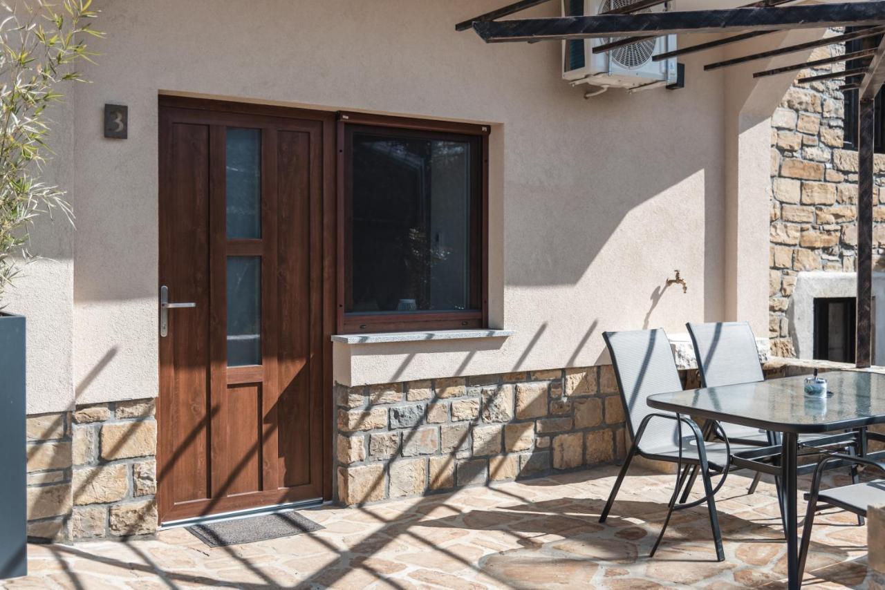 Apartamento Hisa Kapis With Hot Tube Koper Exterior foto