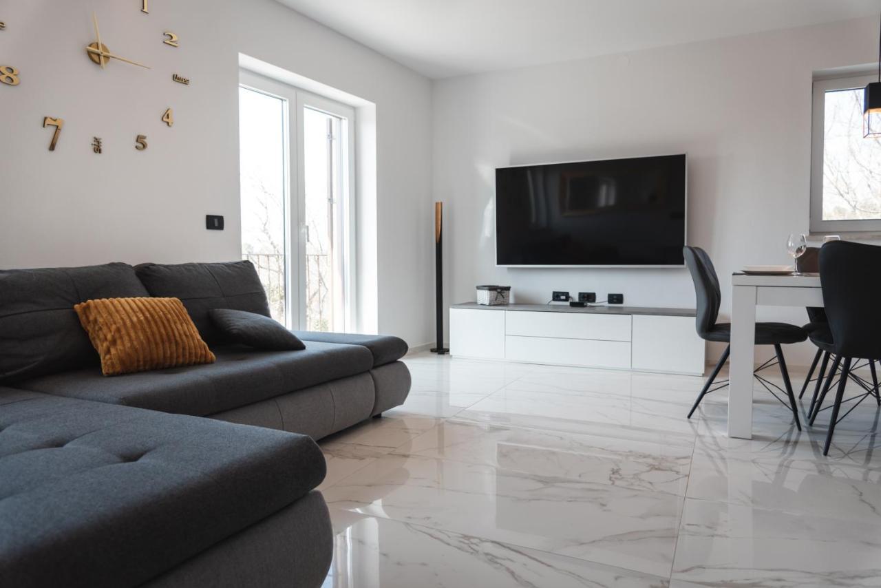 Apartamento Hisa Kapis With Hot Tube Koper Exterior foto