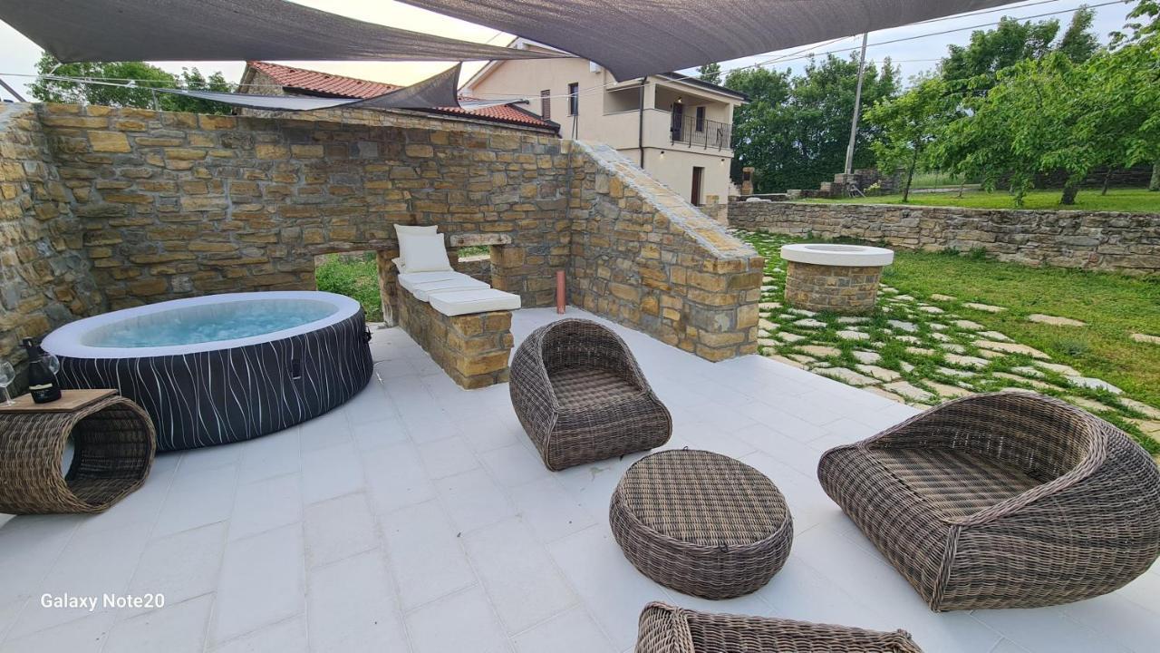 Apartamento Hisa Kapis With Hot Tube Koper Exterior foto