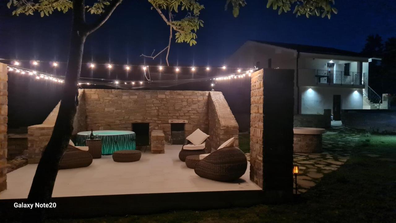 Apartamento Hisa Kapis With Hot Tube Koper Exterior foto
