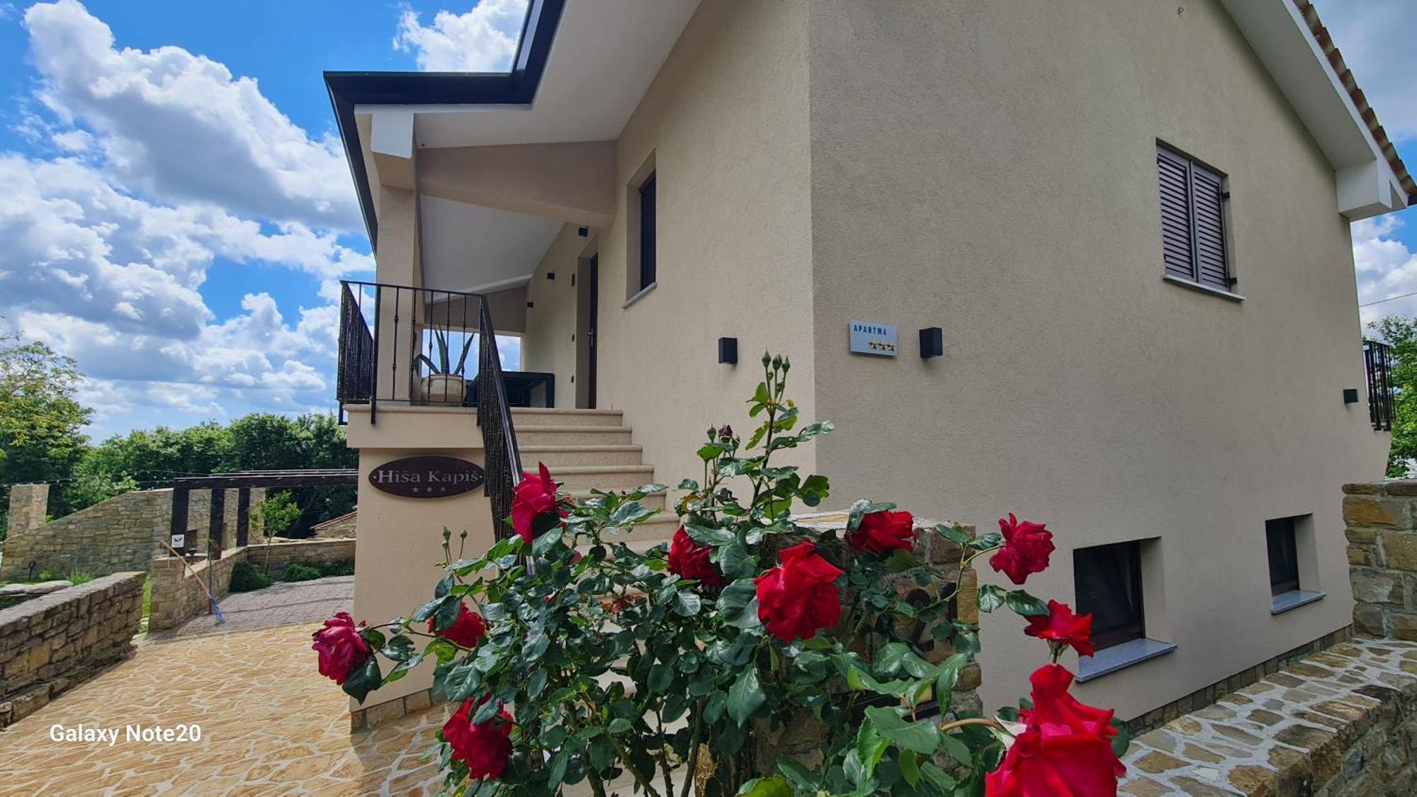 Apartamento Hisa Kapis With Hot Tube Koper Exterior foto
