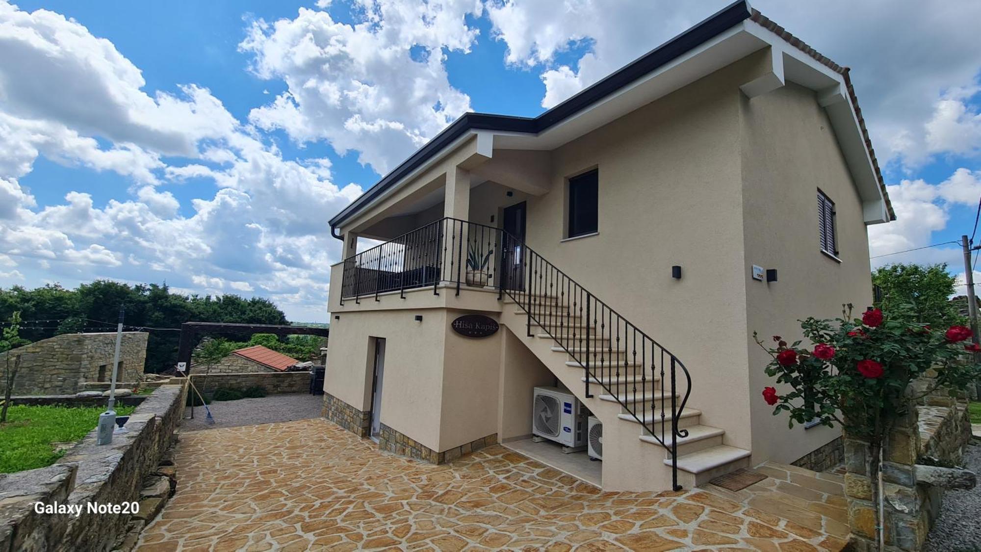 Apartamento Hisa Kapis With Hot Tube Koper Exterior foto