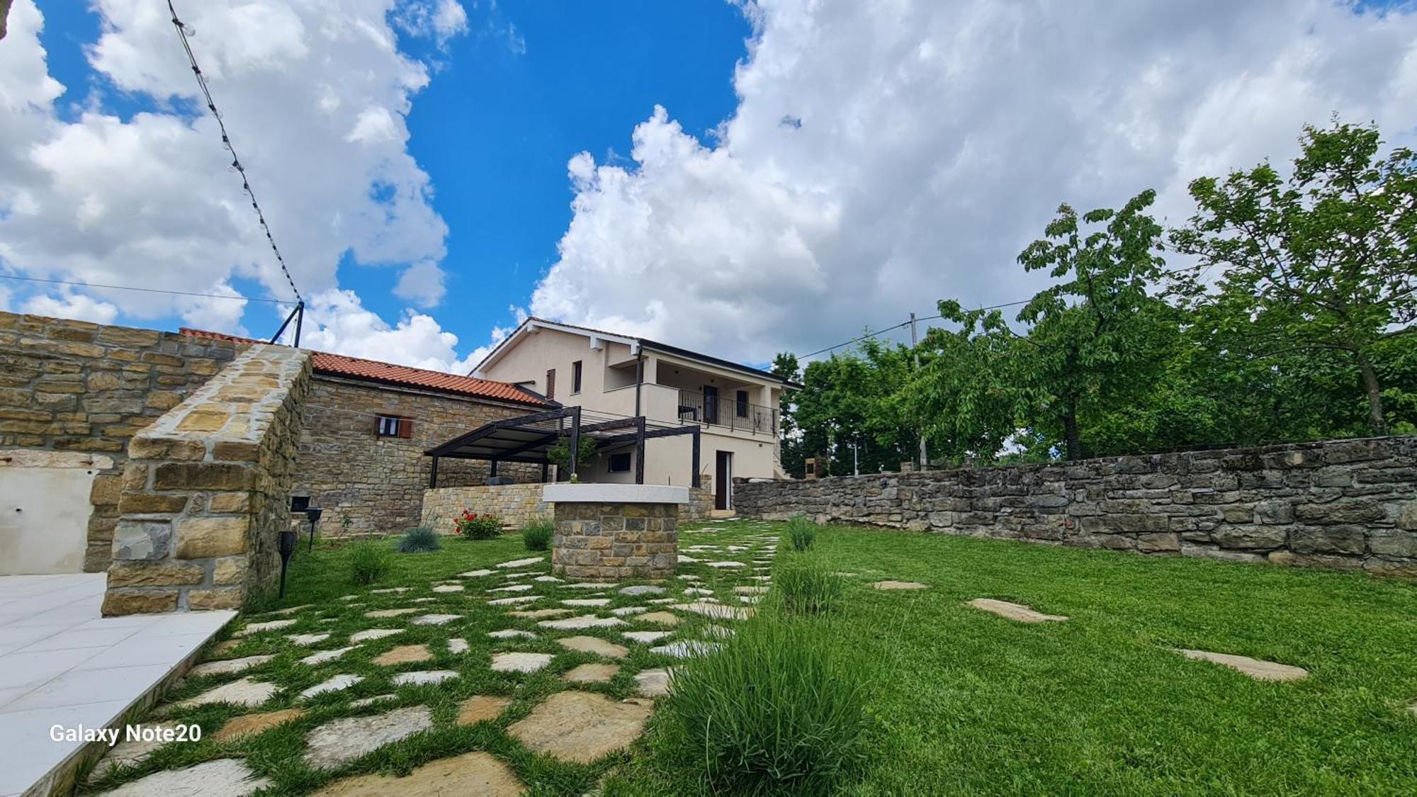 Apartamento Hisa Kapis With Hot Tube Koper Exterior foto
